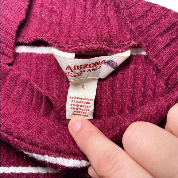 Arizona Jean Company Sleeveless Burgundy and White Striped Ribbed Top - Picture 7 of 12